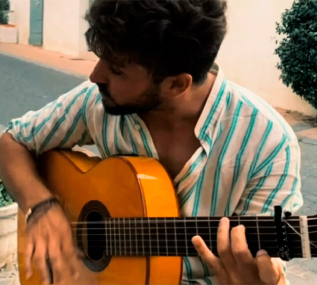 Alvaro Moreno musica en directo el patio tarifa